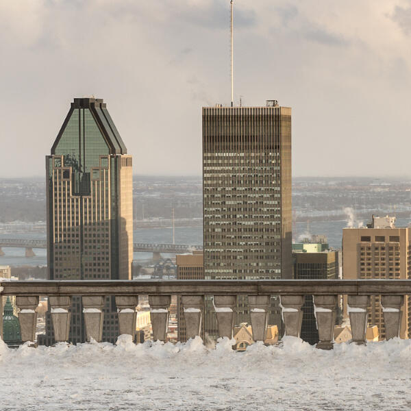 Winter skyline view of Montreal and the South Shore, illustrating real estate opportunities for newcomers buying a home in Longueuil in 2026.