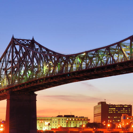 Image of a bridge going to South Shore of Montreal, to buy and sell properties